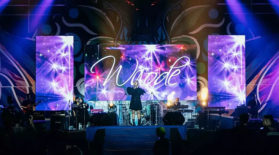 Skyleds Irion Serie LED Videowand auf Bühne bei Konzert als hochauflösendes LED Event Display