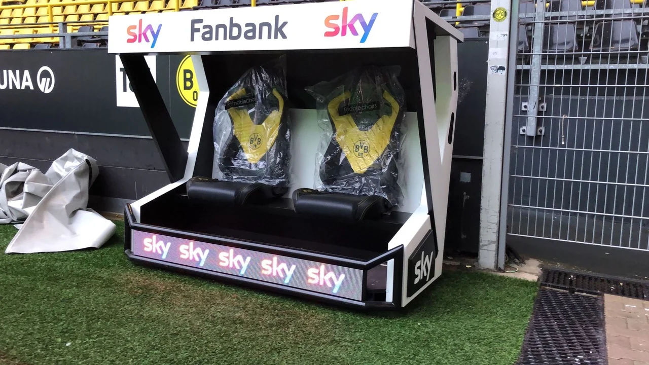 Signal Iduna Dortmund Skyleds LED Anzeige Referenz