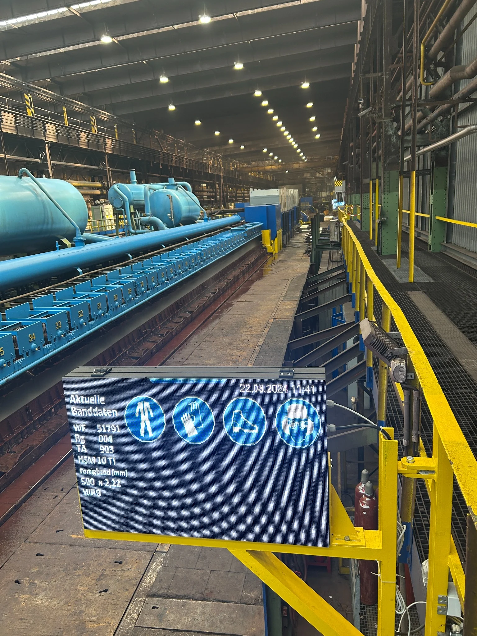 Skyleds LED Anzeige in industrieller Umgebung bei thyssenkrupp
